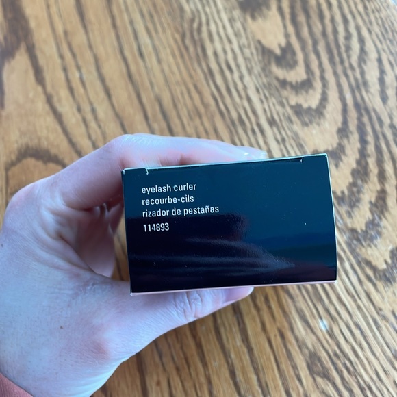 Mary Kay eyelash curler with 2 silicone pad refills - Picture 4 of 6